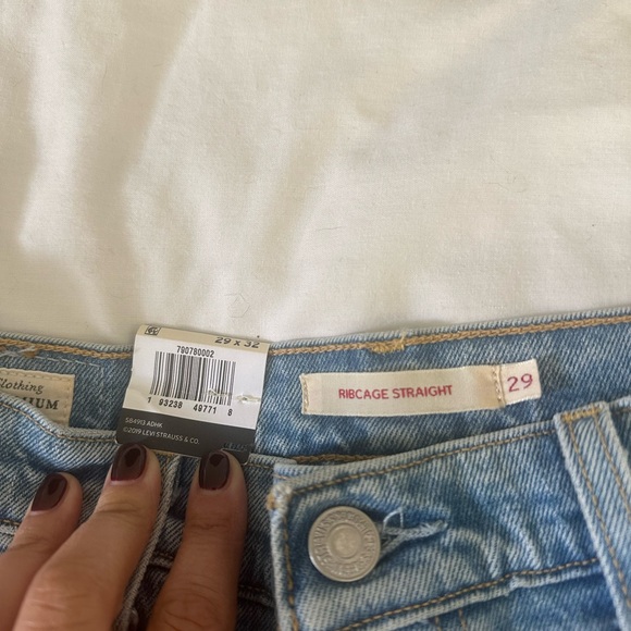Levi’s Ribcage Straight - Picture 4 of 5